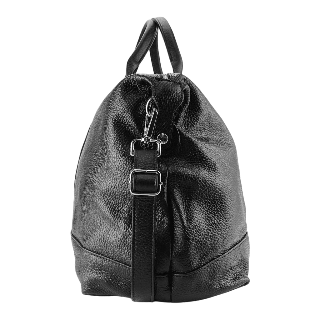 RB1029A | Made in Italy Genuine Leather Travel Bag with Adjustable and Removable Shoulder Strap. Zipper Closure and Shiny Nickel Metal Accessories - Black Color - Dimensions: 57 x 26 x 24 cm.