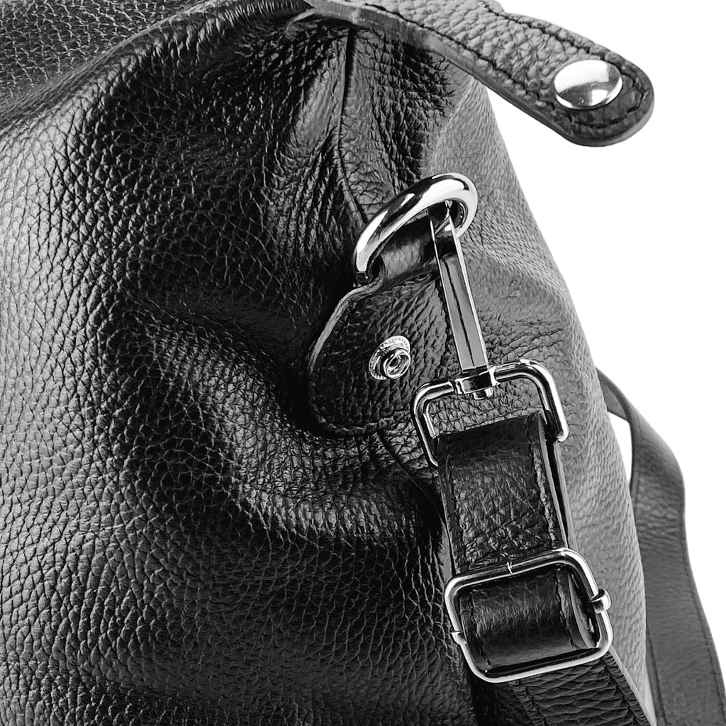 RB1029A | Made in Italy Genuine Leather Travel Bag with Adjustable and Removable Shoulder Strap. Zipper Closure and Shiny Nickel Metal Accessories - Black Color - Dimensions: 57 x 26 x 24 cm.